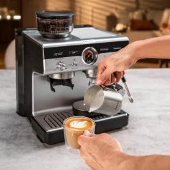 Ekspres do kawy kolbowy z młynkiem KRUPS PRECISION+ XP804T